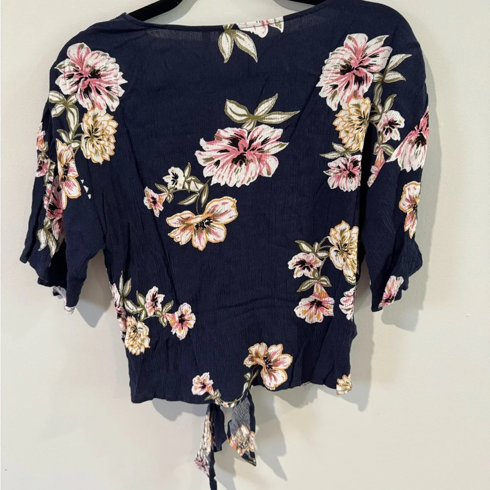 LUQ Floral V-Neck Blouse with Tie Front Size XS - Picture 4 of 4